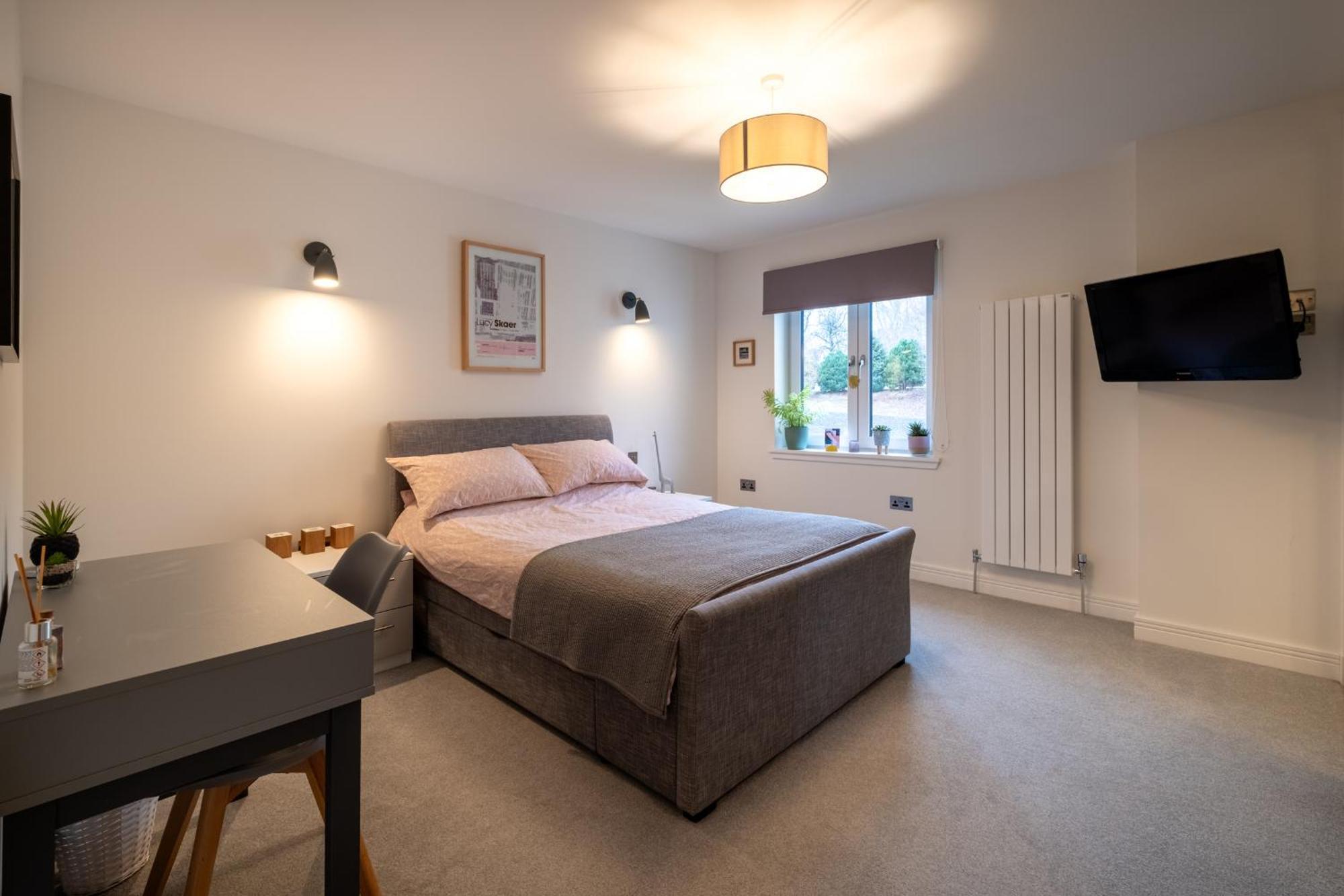 Modern House With Hot Tub, Perfect Night Away! Villa Huntly Exterior photo