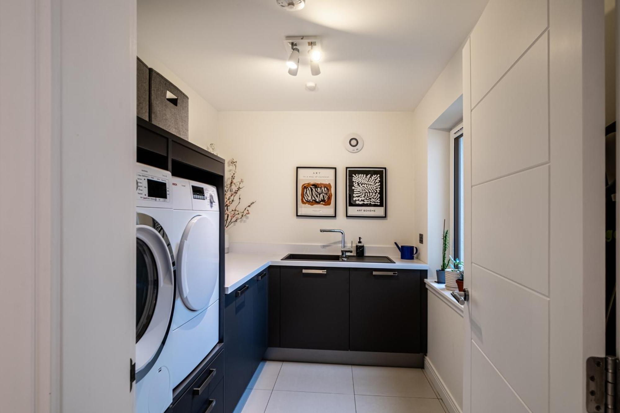 Modern House With Hot Tub, Perfect Night Away! Villa Huntly Exterior photo