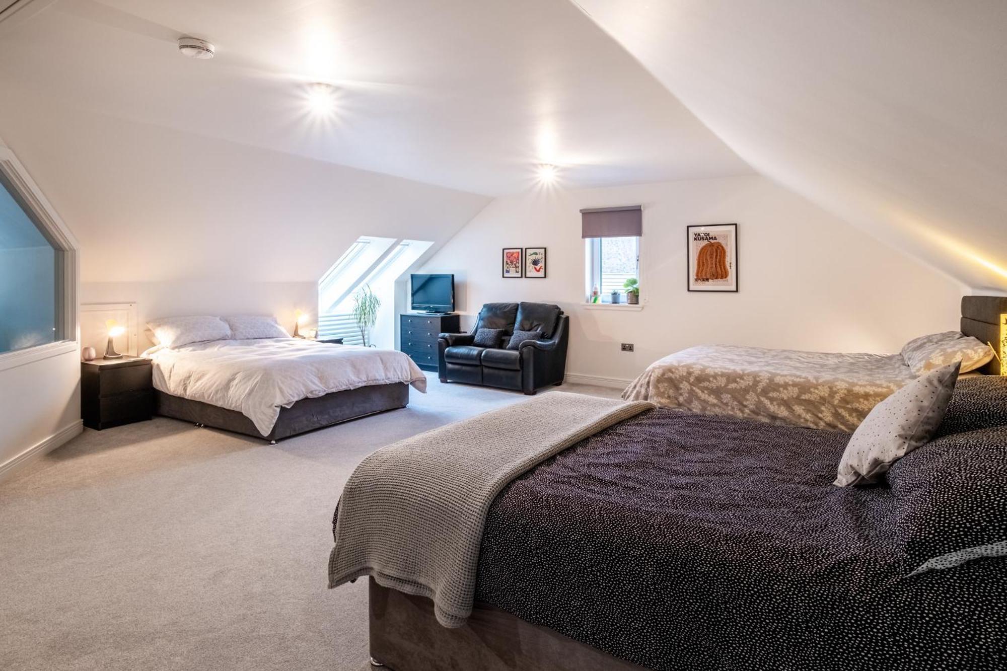 Modern House With Hot Tub, Perfect Night Away! Villa Huntly Exterior photo